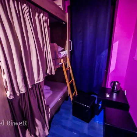 אכסניה Riwer *